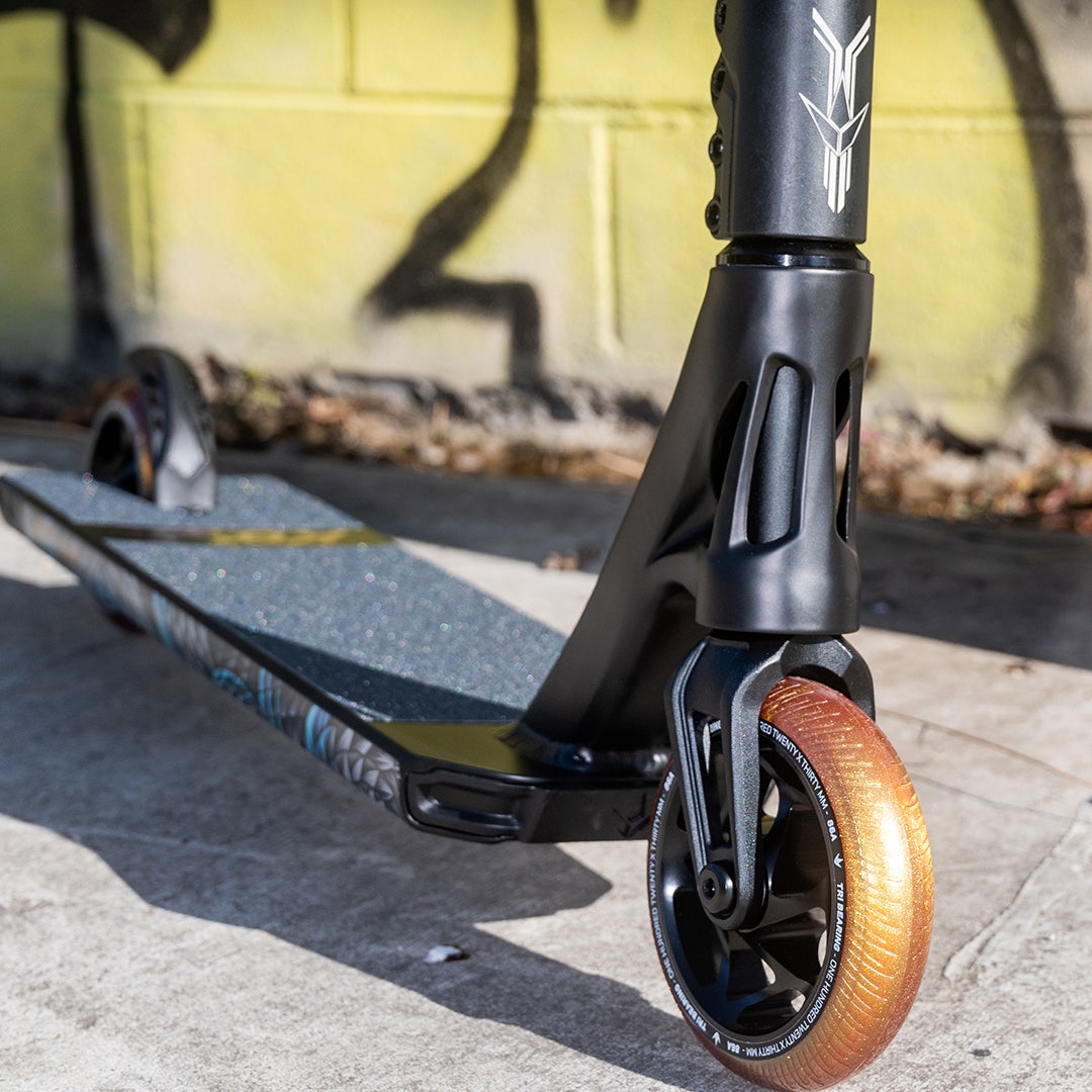 KOS S7 Soul Complete Pro Scooter - Black and Gold